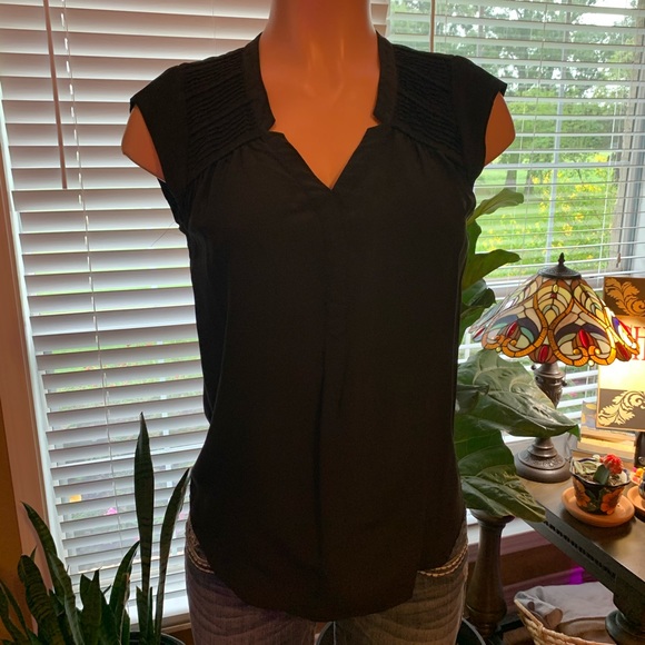 Daniel Rainn Tops - Daniel Rainn Silk Top - XS - EUC